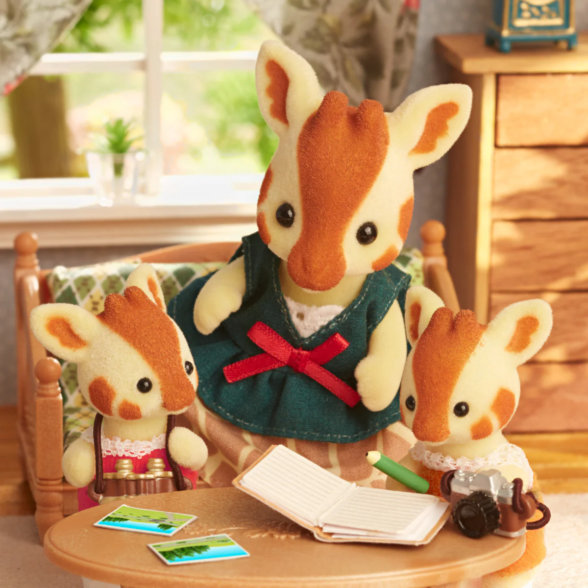 Calico Critters Highbranch Giraffe Family - Image 3