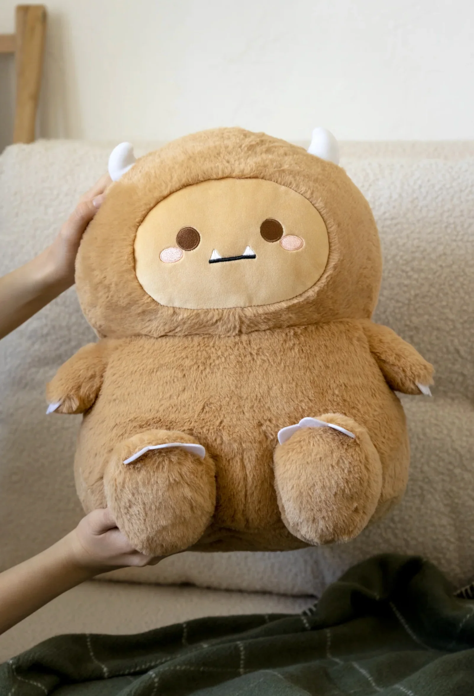 Smoko Hank Yeti Mochi Plush - Image 3